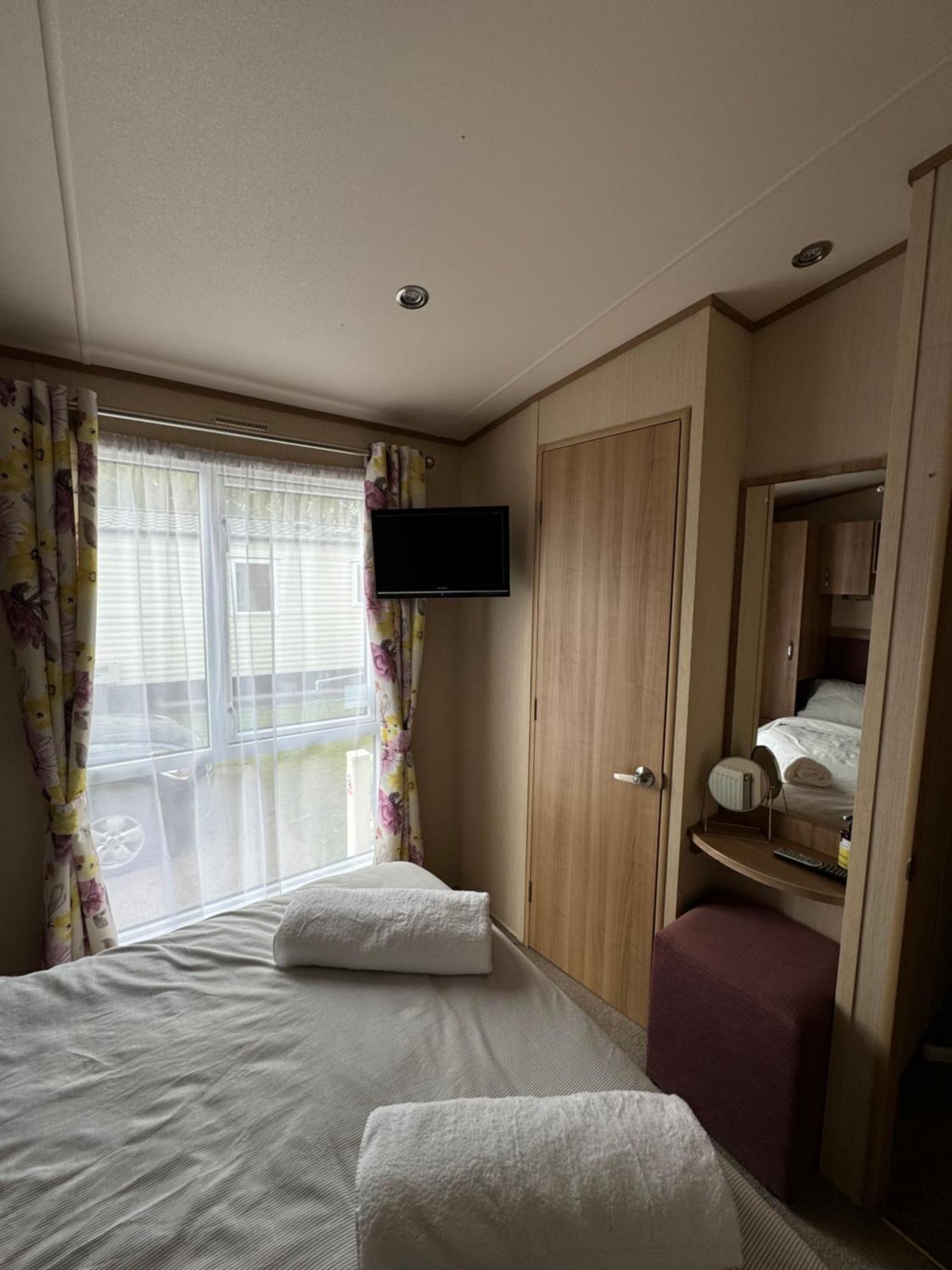 Hot Tub Retreat At Tattershall Lakes Exterior photo