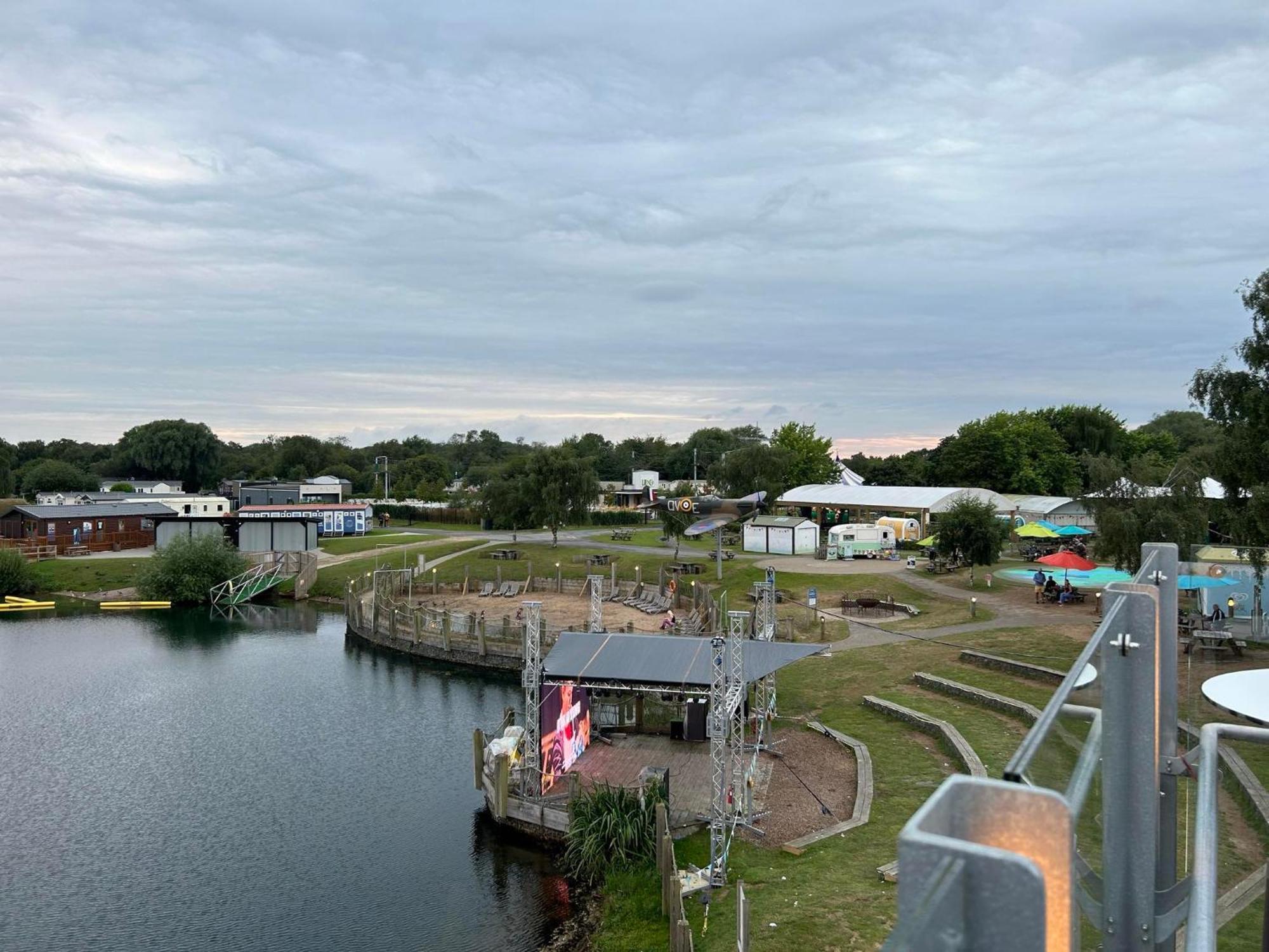 Hot Tub Retreat At Tattershall Lakes Exterior photo